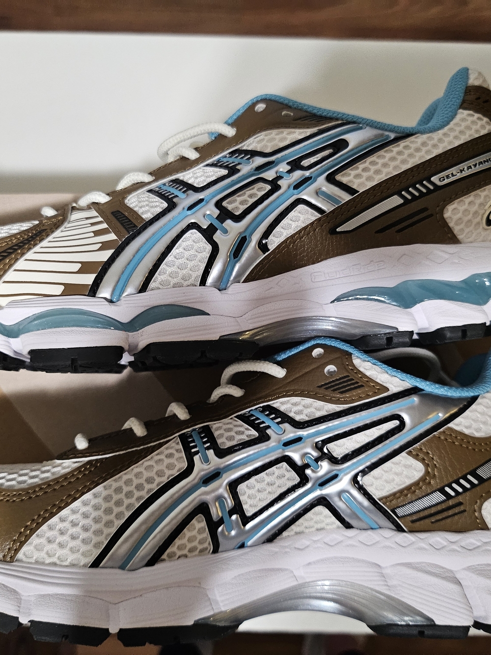 NWT ASICS x KITH Women's Sneakers in White Size Womens 7.5, 9/Mens 6, 7.5 - Picture 4 of 12
